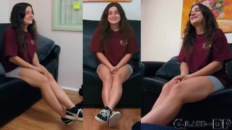 GLASSDP: Lala'nın amcığı sert pornoya girilmek için külotunu çıkarıyor