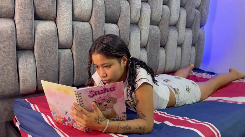 Aida cortez: 내 작은 이복 여동생이 집안일을 해보라고 권유해 그녀를 따먹고 안에 사정할 수 있도록 해줘