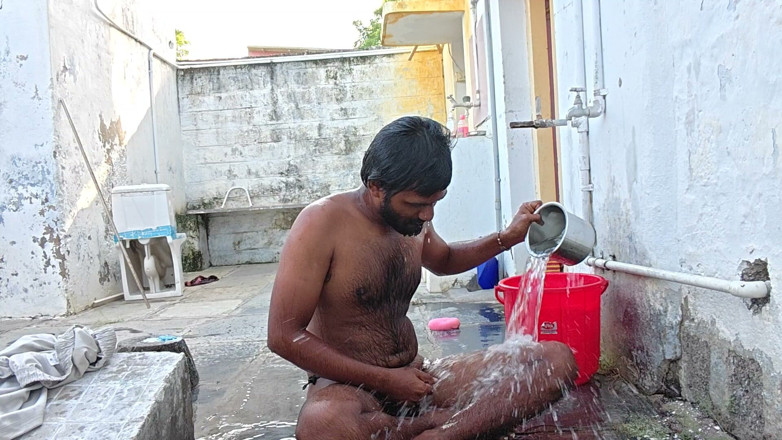 KUMBHA MANOJ KUMAR: XHard - Video z venkovního koupání Kumbha Manoj Kumar