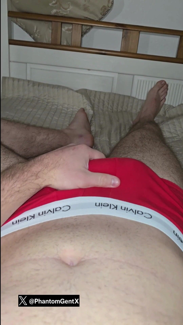 PhantomGentX: PhantomGentX Gay Solo głaszcze wielkiego kutasa z nieustępliwą, brudną rozmową 