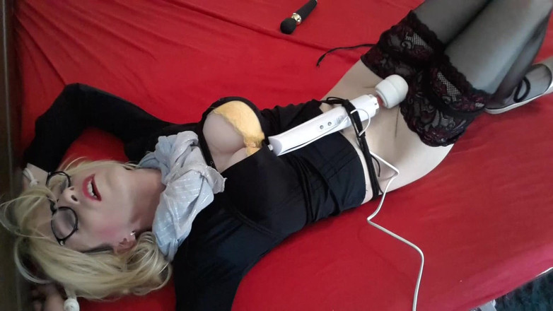 TV_Helena: Trans legata con il sex-toy deve venire