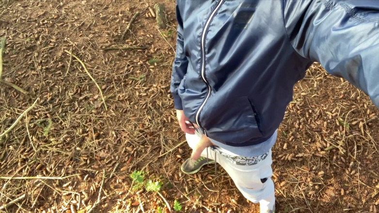 Fratchino: Nadržený chlap chčije a Leaks Precum