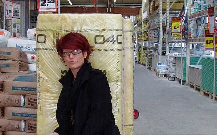 Popp Sylvie: Cumshot at the hardware store