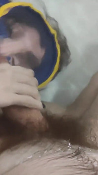 3 minutos debaixo d'água, segurando a respiração, esguichando, boquete