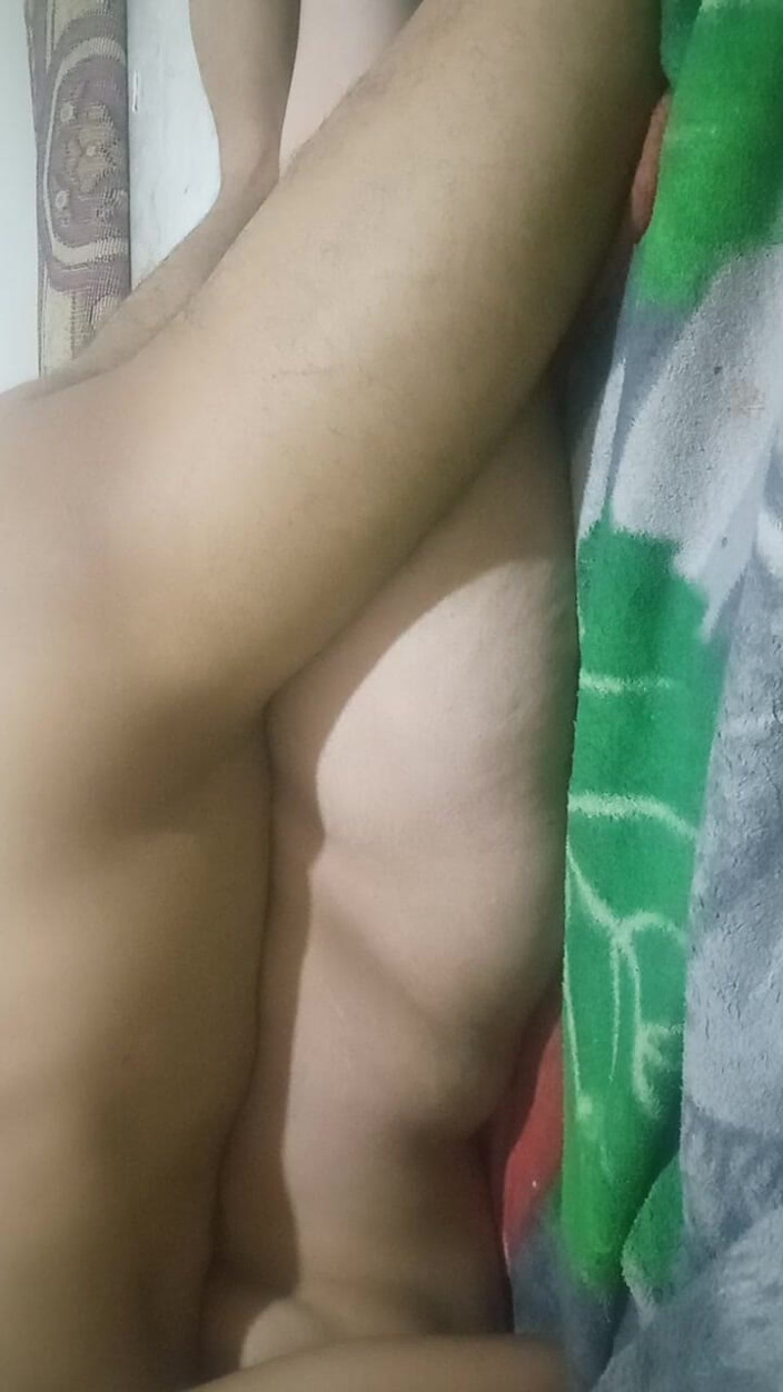 Hot naked coup: De jeunes couples nouvellement mariés baisent