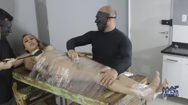 MAF fetish studio: Akemi dibatasi, disentuh, dan didominasi