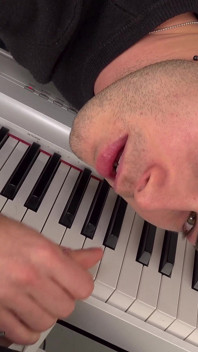 Piano Play Dick