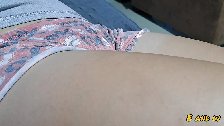 Wil9727: Трогаю груди моей сводной сестры в постели наших родителей