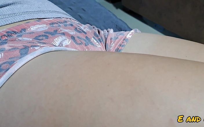 Wil9727: Dotýkání se prsou mé nevlastní sestry v posteli našich rodičů