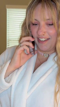 Jackie Diary - esposa gostosa e massageando em casa