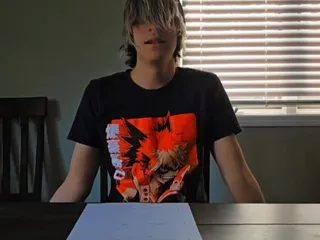 Cody在课堂上撸他的裤子