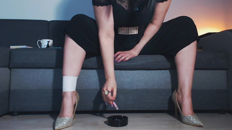 LegsOnHeels: ¿Quieres ser mi cenicero humano?!