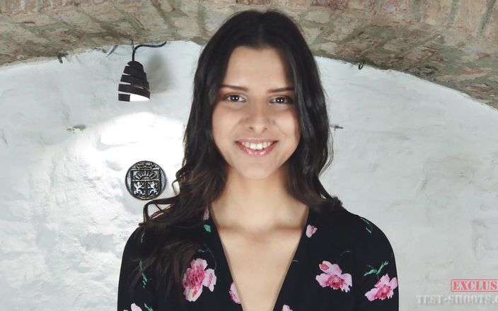 Test-Shoots: Exkluzivní video s hezkou roztomilou pannou Teen Violou Kat v...