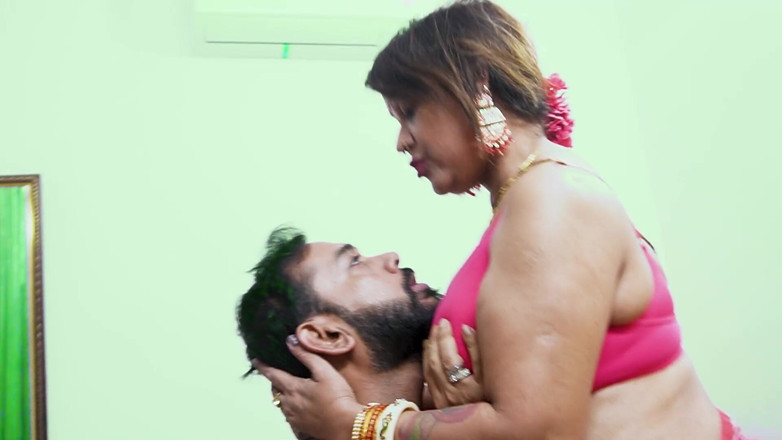 Queen star Desi: Lady House Owner Her Tainent, Hardcore Sex, Squarting