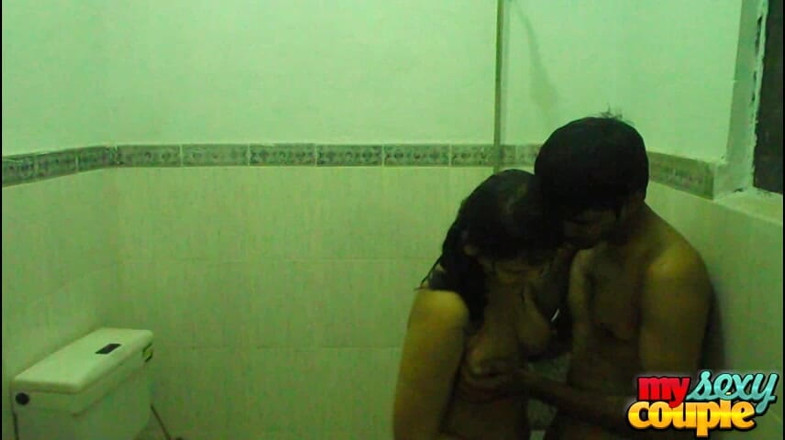 Desi Couple Sunny & Sonia: Desi Couple Making Love While Taking Early Morning Shower