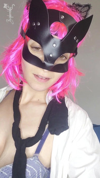 Seja Seduzida Pelos Meus Peitos Enquanto Eu Me Masturbo Com Minha Máscara De Gatinha