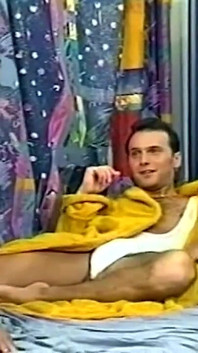 Peituda loira e morena gata devora pau em sexo a três selvagem
