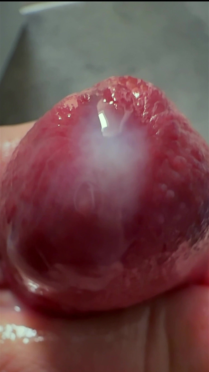 NakedFoxx: 대물 자지를 빨고 따먹히는 거유 밀프 젖탱이를 빨아주는 18살 소녀