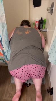 MILF Shaking Her Ass