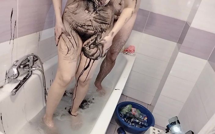 Amateur_MS: Пара принимает ванну в любительском видео, жена с волосатой киской, большой задницей, большими сиськами.