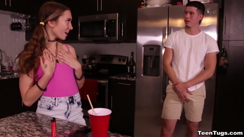 TeenTugs: Bailey Base połyka Stepbro's Kitchen Cum Blast