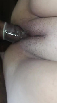 Ik ben de witte vrouw die alleen haar benen opent voor zwarten en mijn cuckold elke dag vernedert
