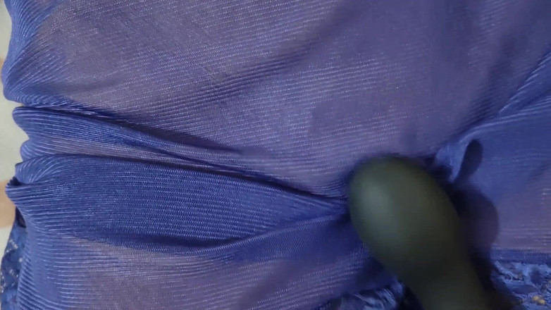 Wifeee: Hintli üvey anne Suman üvey oğlunun önünde yatakta çıplak