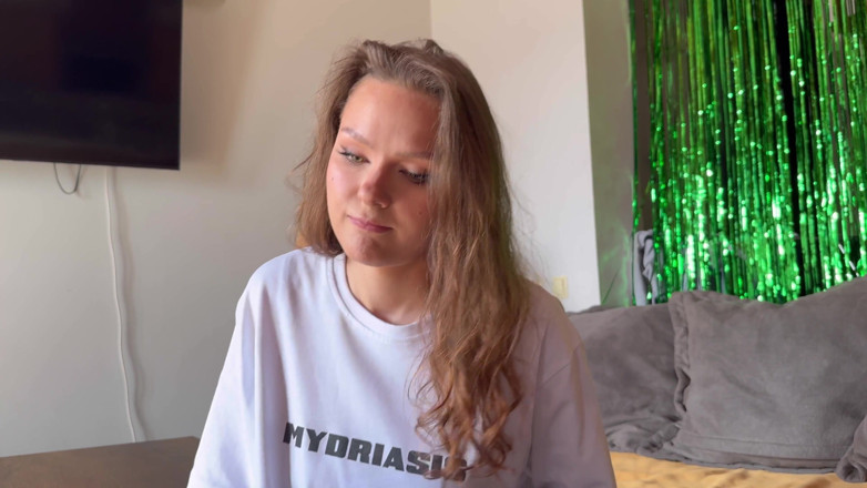 Alexa Poshspicy: POV: Freundin der stiefschwester wettet ihren mund in karten und...