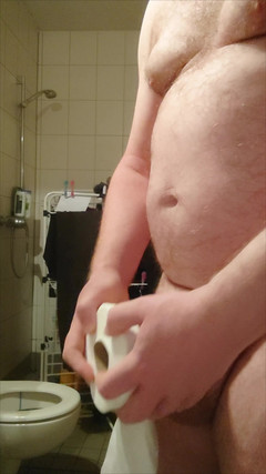 Carmen_Nylonjunge: Rotolo Di Carta Igienica E Il Pene Piccolo