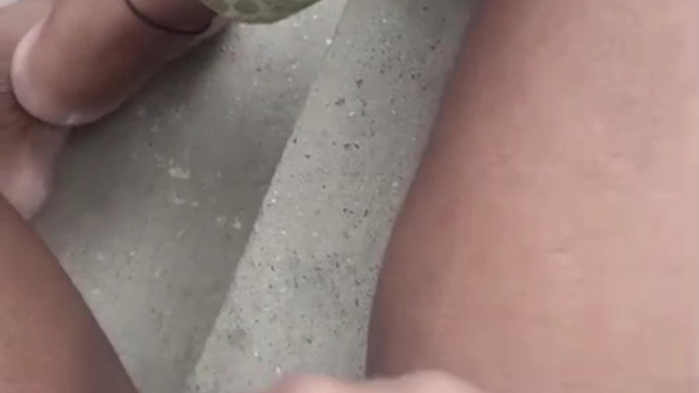 AfasanaShorts: 德西女朋友重口味指法视频完整德西