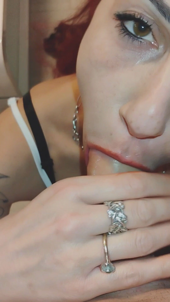 SqueakyOverlap83: Toller blowjob, sperma in mund und gesicht.