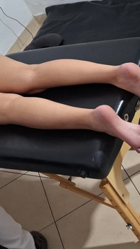 Ontspannende rugmassage met een hete kaars