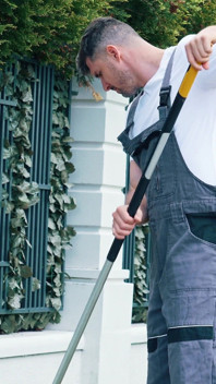 Grap met rondborstige goudzoeker - babe neukt de arme man