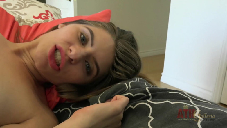 ATKIngdom Fans: Sexy Alice March předvádí své masturbační techniky