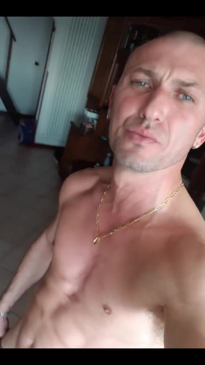 Boy jerking off: Sozinha em casa