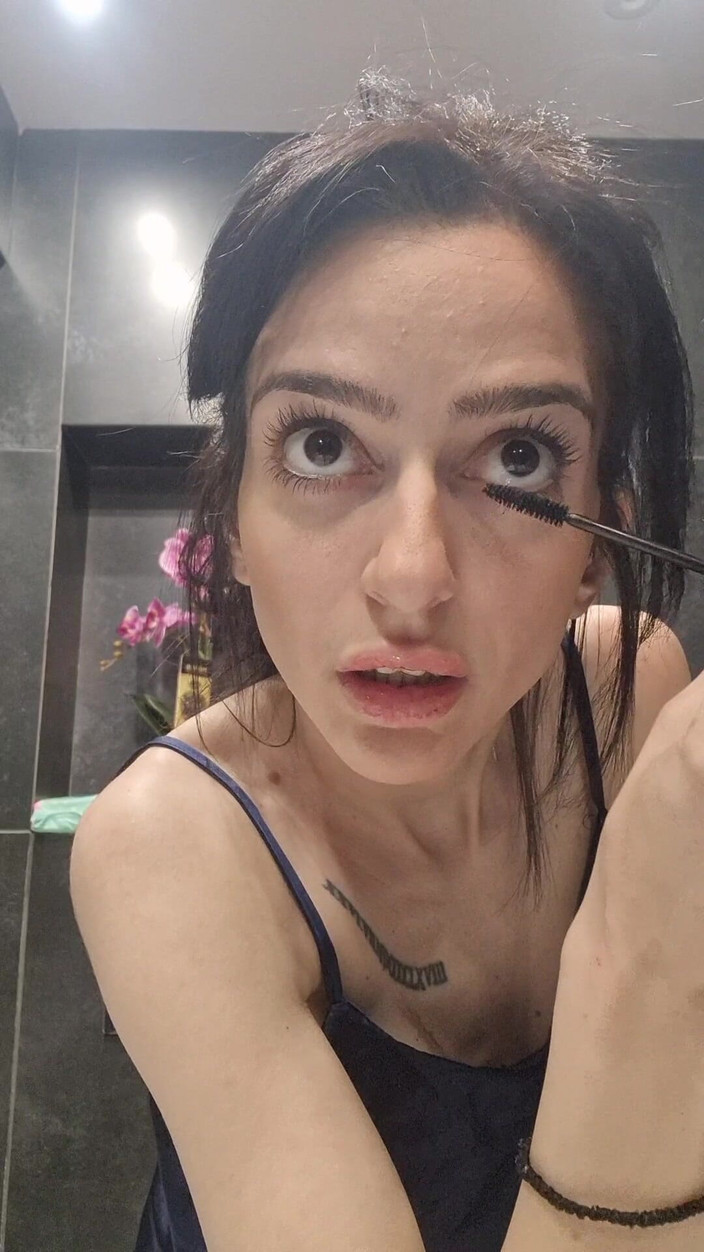 silicone_brunette: Face Fetish - make-up-tutorial
