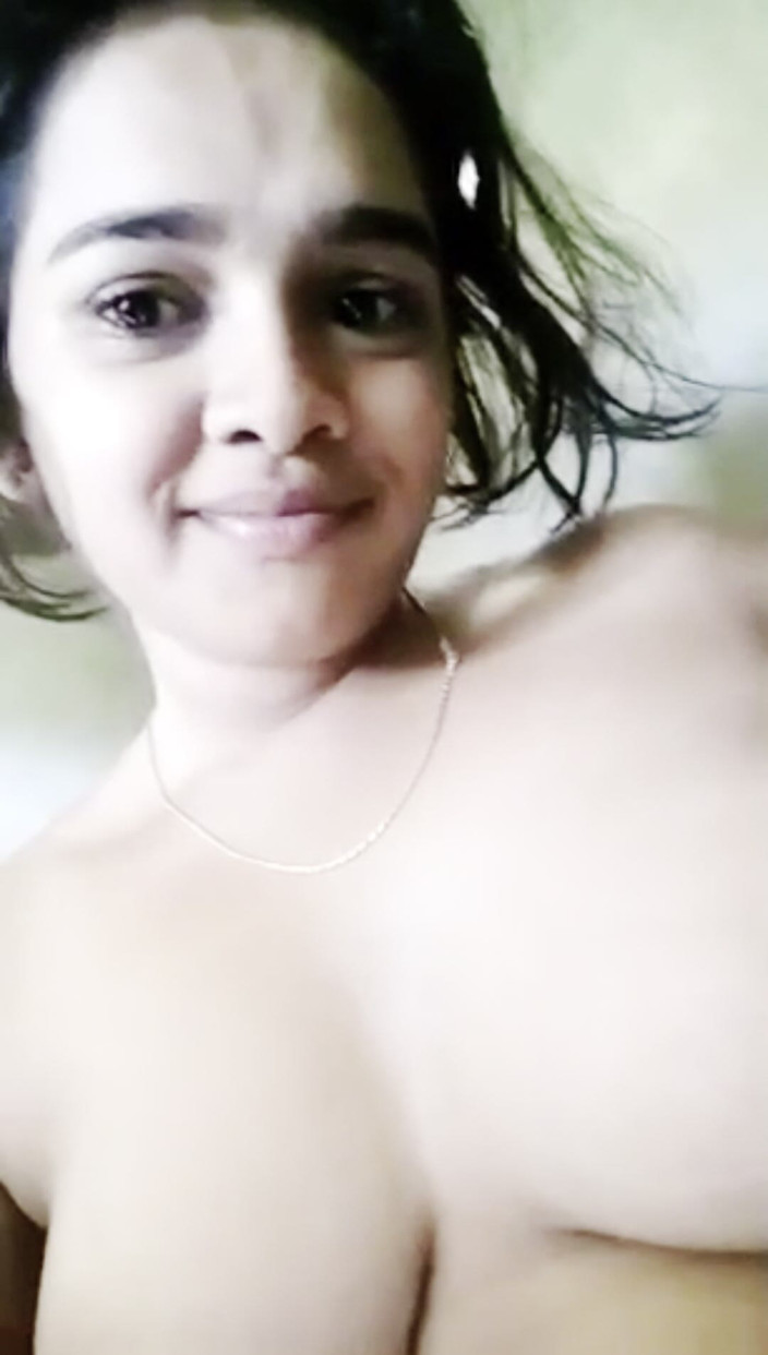 Slmilo: Fată tamilă srilankană de 18 ani