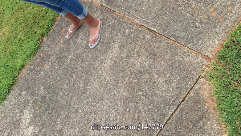 Foot Patrol: Hood Ébano grandona com dedos suculentos