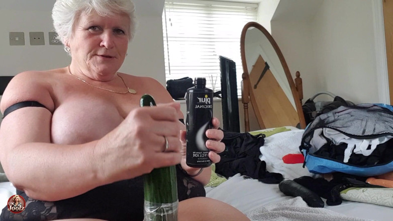Uk Joolz: Ooooh! with a Cucumber!