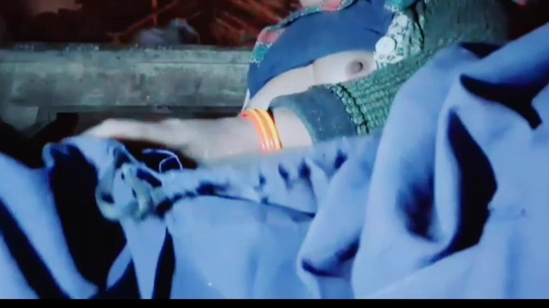 TricolorMusic3: Moja gorąca cipka jest taka desperacka, aby dostać kutasa