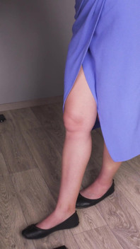 स्लिट स्कर्ट में milf(चोदने लायक मम्मी) पैरों वाली कामुकता
