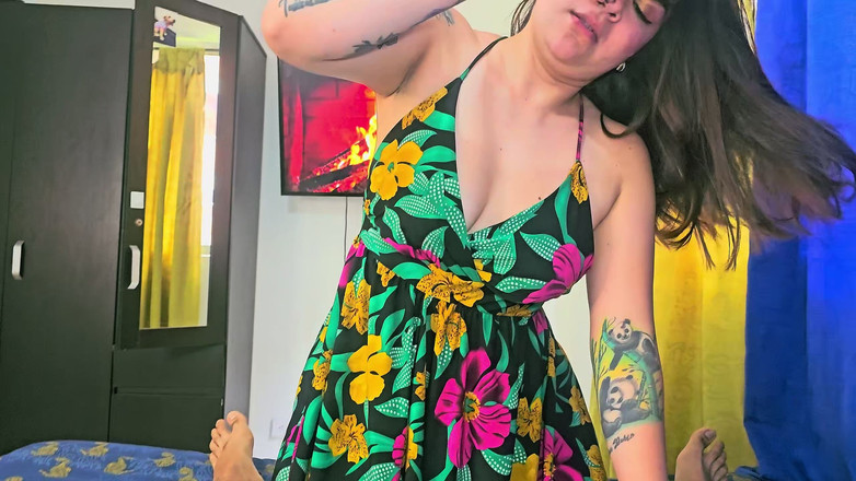 Alexapink: 내 친구를 따뜻하게 하는 동안 나는 그에게 험담을 말하다