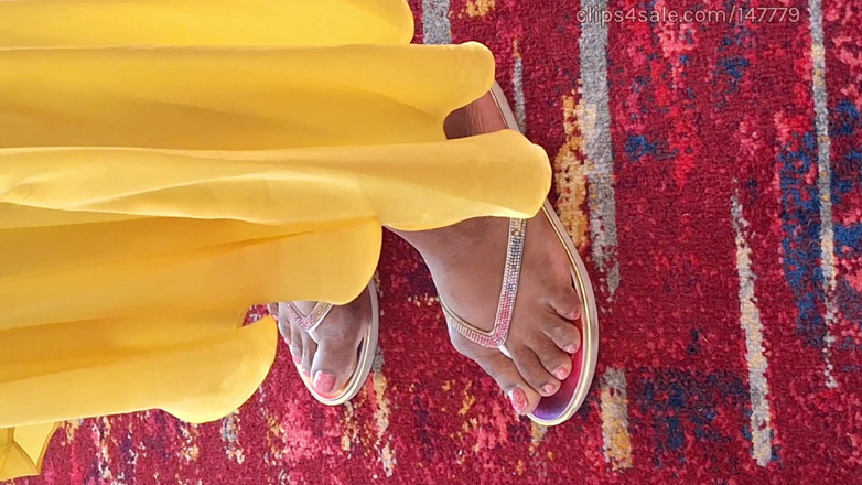 Foot Patrol: My Stepmama's Travel BFF Got Big Juicy Meaty Feet