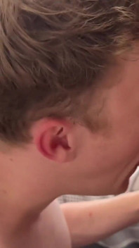 หนุ่ม twink อีกคนโดนควยใหญ่ของฉันทำลายยับ