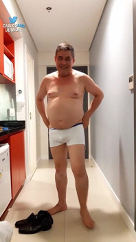 Hot Daddy zieht sich aus