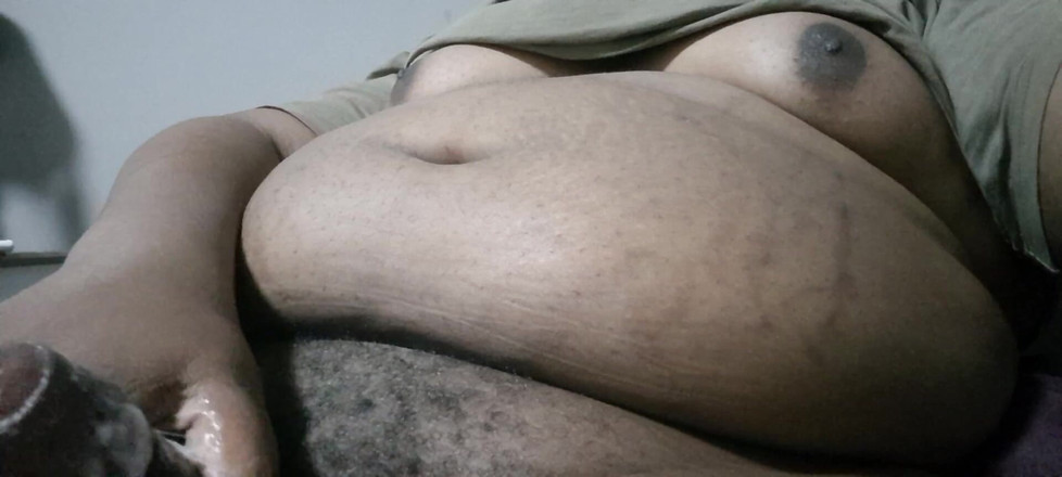 Eleasihle Esma: Dikke buik, grote tieten, grote pik en een enorme cumshot