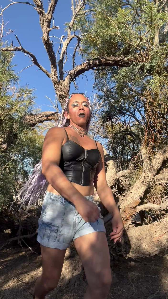 TSJade95: Versami quello zucchero addosso spogliarello all'aperto