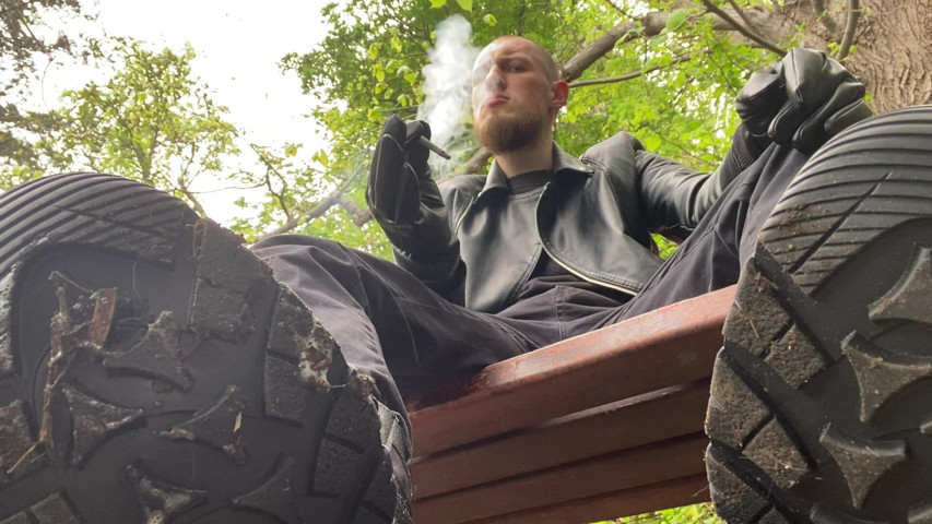 Smoking Leather King Dominant (Hunky time) Smoking Leather King Dominant (Hunky time)