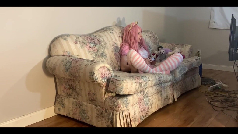 EmoDream1998: Step Daughter Stuck Under the Christmas Tree, Gets Her Ass...