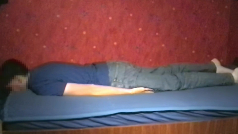 Mark Hannes: 最初の彼女のスリップでストリップ&amp;こぶオナニー